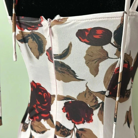 Tie Shoulder Fishtail Hem Floral Print Dress - Picture 13 of 14